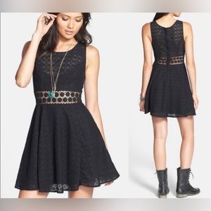 ⭐️ Host Pick ⭐️ Free People Daisy Cut Out Crochet Dress